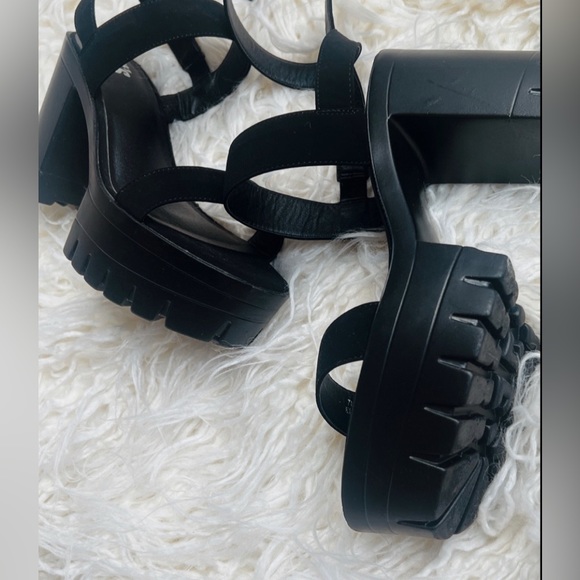 Black chunky heels - Picture 2 of 3